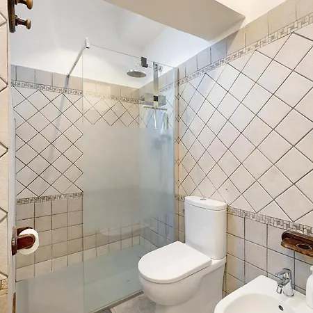 Soleluna 公寓 瓦多利古雷